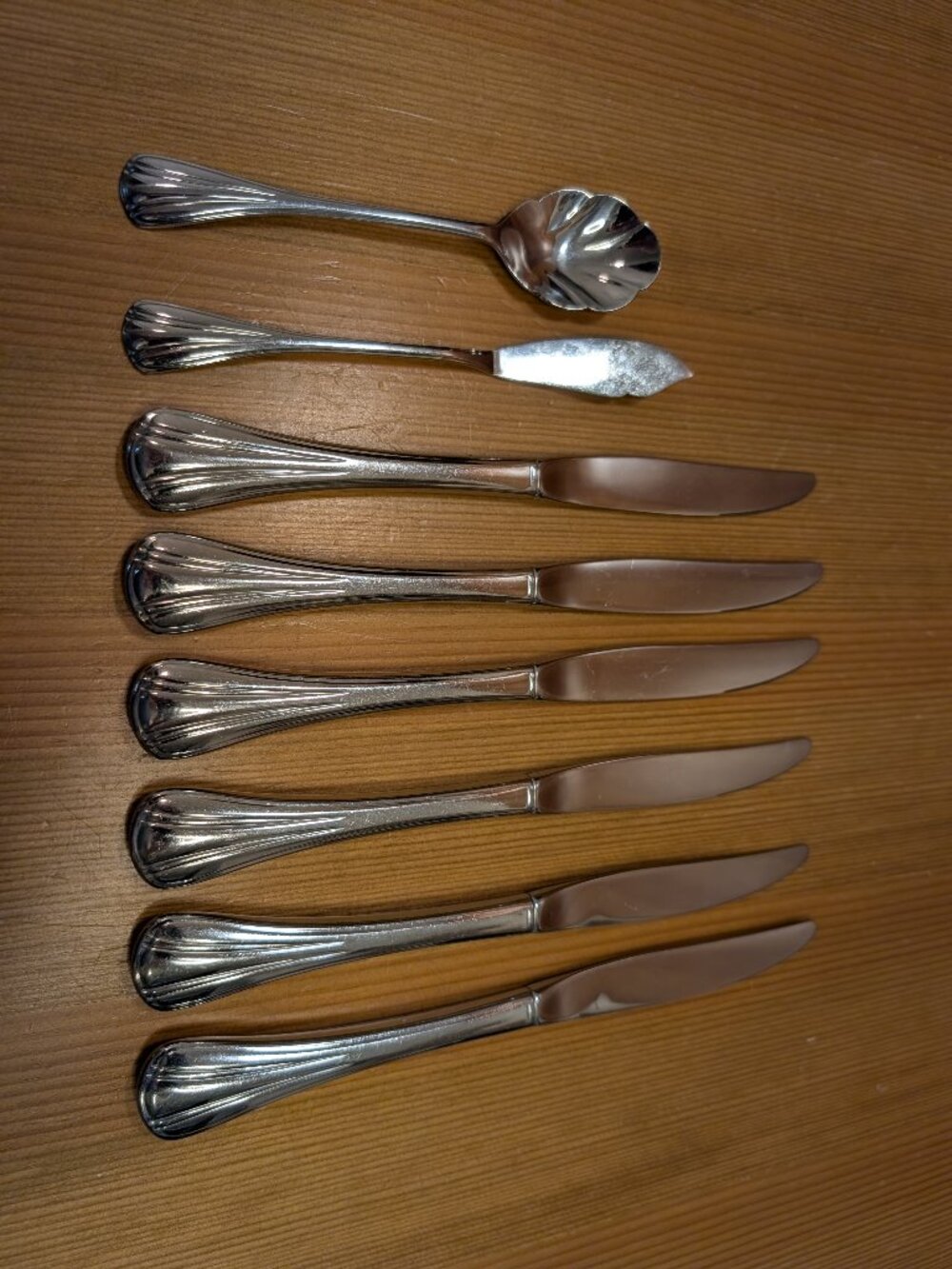 Lot Oneida Deluxe GRAND MANOR Stainless Steel 6 Dinner Knives Sugar Spoon Butter